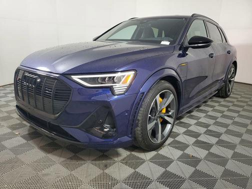 Navarra Blue Metallic 2022 Audi e-tron S Premium Plus