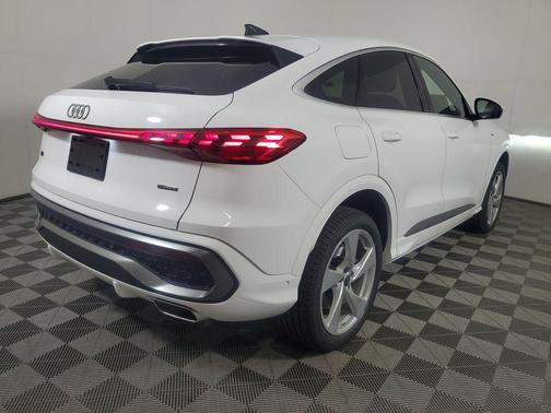 Arkona White 2026 Audi Q5 Sportback Premium Plus TFSI quattro S tronic