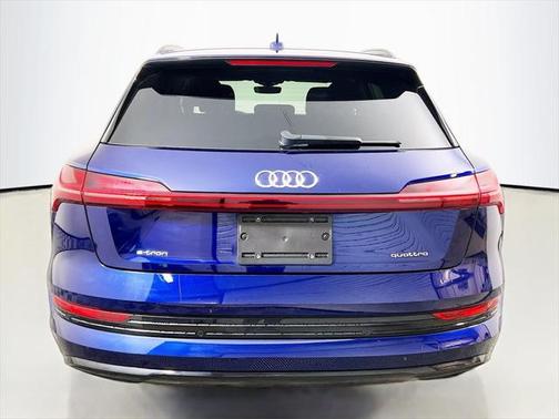 2022 Audi e-tron Premium