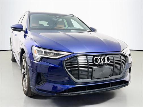 2022 Audi e-tron Premium