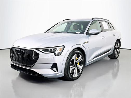 2022 Audi e-tron Premium Plus