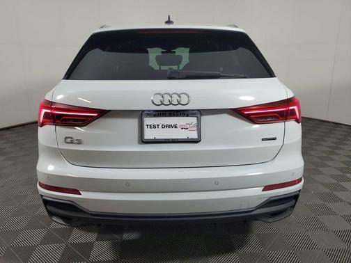 Glacier White Metallic 2023 Audi Q3 Premium 45 TFSI S line quattro Tiptronic