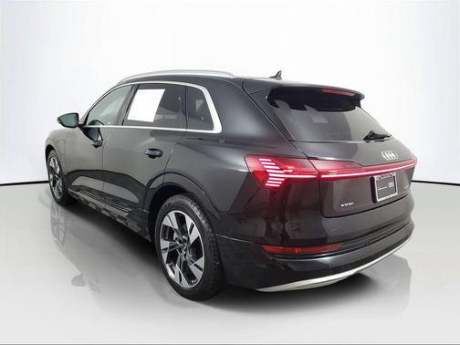 2023 Audi e-tron Premium Plus quattro