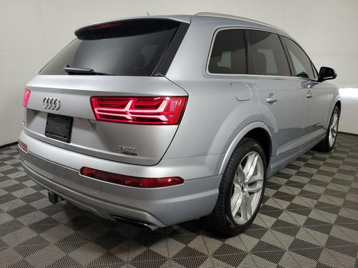 Florett Silver Metallic 2018 Audi Q7 3.0T Prestige