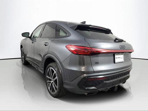 Daytona Gray Pearl Effect 2026 Audi Q5 Sportback Premium Plus TFSI quattro S tronic