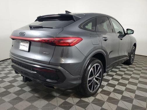 Daytona Gray Pearl Effect 2026 Audi Q5 Sportback Premium Plus TFSI quattro S tronic