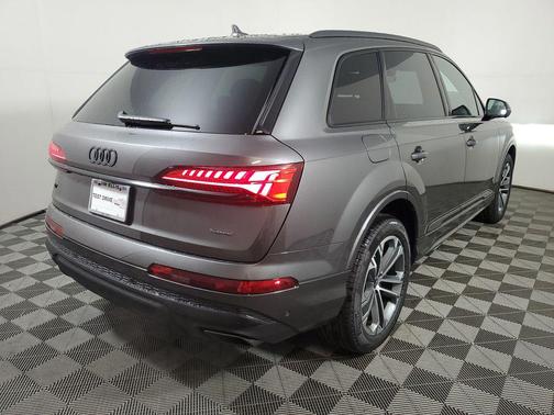 2026 Audi Q7 45 Premium