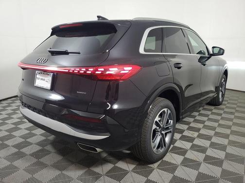 Mythos Black Metallic 2026 Audi Q5 Premium Plus TFSI quattro S tronic