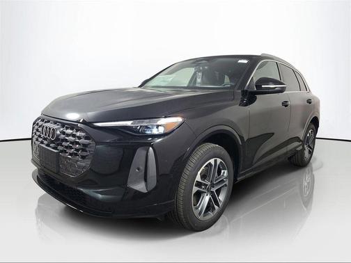 Mythos Black Metallic 2026 Audi Q5 Premium Plus TFSI quattro S tronic