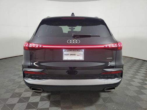 Mythos Black Metallic 2026 Audi Q5 Premium Plus TFSI quattro S tronic