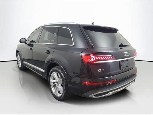 2023 Audi Q7 45 Premium
