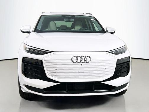 2025 Audi Q6 e-tron Premium Plus quattro
