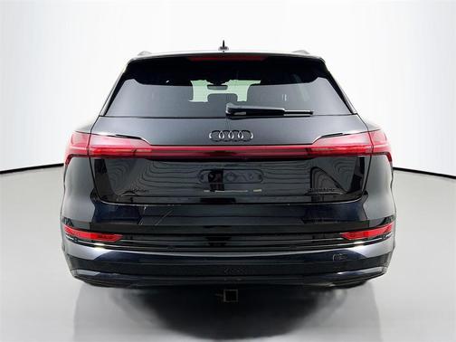 2022 Audi e-tron Premium Plus
