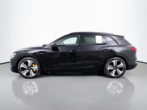 2022 Audi e-tron Premium Plus