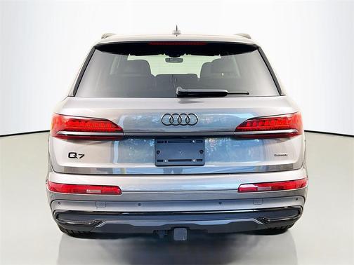 2024 Audi Q7 45 Premium Plus