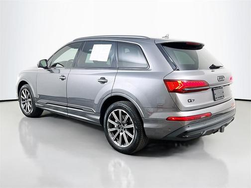 2024 Audi Q7 45 Premium Plus