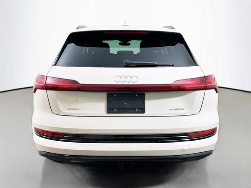 2021 Audi e-tron Prestige