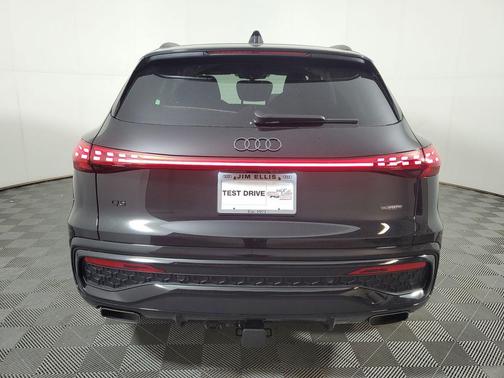 Mythos Black Metallic 2026 Audi Q5 Premium Plus TFSI quattro S tronic