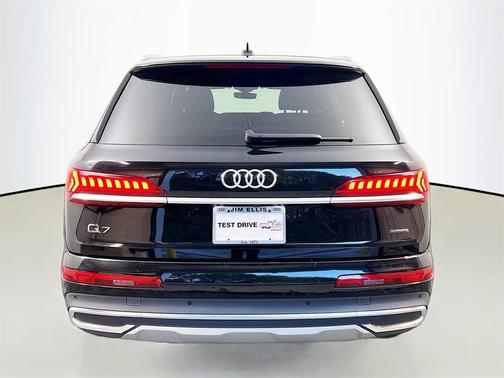 2023 Audi Q7 45 Premium Plus