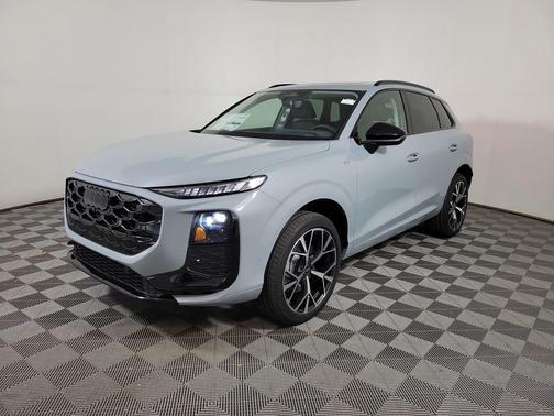 Arrow Gray Pearl Effect 2026 Audi Q3 TFSI quattro S tronic