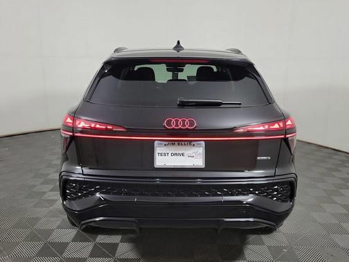 Mythos Black Metallic 2026 Audi Q3 TFSI quattro S tronic