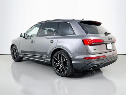 2025 Audi Q7 55 Premium Plus