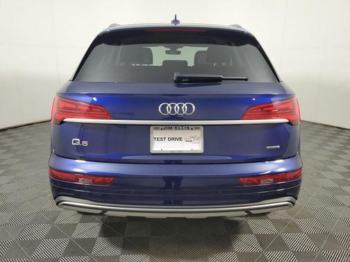 Navarra Blue Metallic 2024 Audi Q5 40 Premium