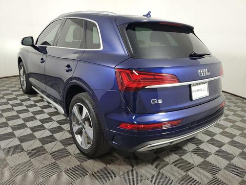 Navarra Blue Metallic 2024 Audi Q5 40 Premium
