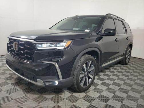 Crystal Black Pearl 2025 Honda Pilot Touring 8-Passenger