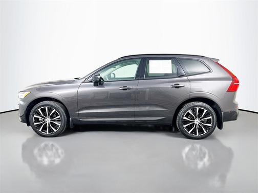 2024 Volvo XC60 B5 Plus Dark Theme