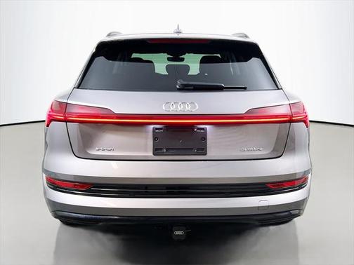 2021 Audi e-tron Prestige