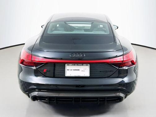 2022 Audi RS e-tron GT quattro