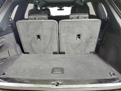 Mythos Black Metallic 2025 Audi Q7 55 Premium Plus