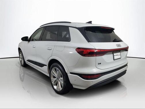 2025 Audi Q6 e-tron Premium Plus