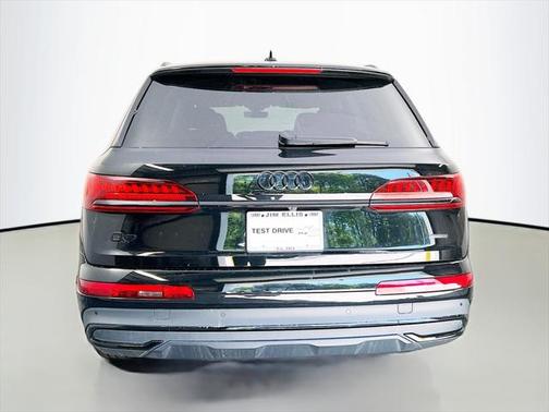 2024 Audi Q7 45 Premium Plus