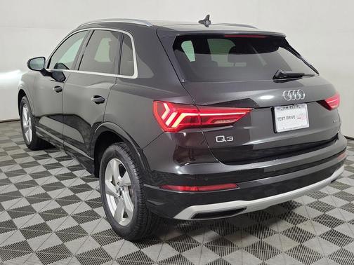 Black Metallic 2022 Audi Q3 40 Premium