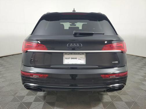 Mythos Black Metallic 2024 Audi Q5 45 S line Premium Plus