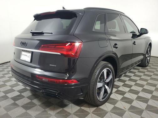 Mythos Black Metallic 2024 Audi Q5 45 S line Premium Plus