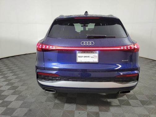 Navarra Blue Metallic 2026 Audi Q5 Premium Plus TFSI quattro S tronic