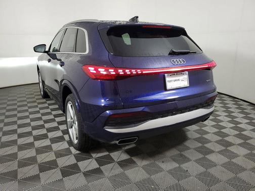 Navarra Blue Metallic 2026 Audi Q5 Premium Plus TFSI quattro S tronic