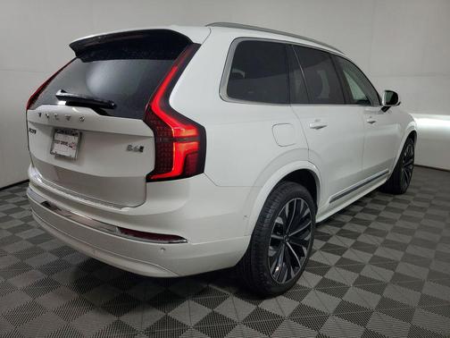 Crystal White Pearl 2025 Volvo XC90 B6 Plus 7-Seater