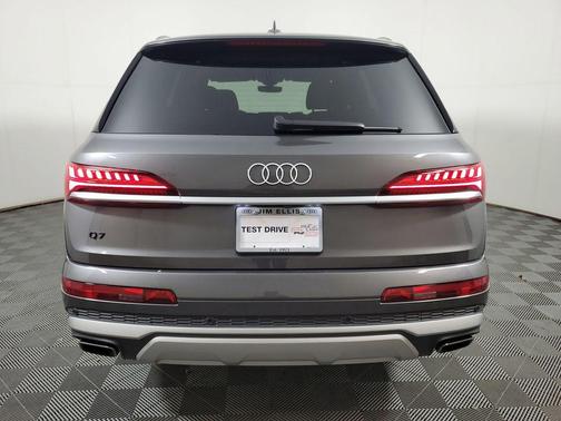 Samurai Gray Metallic 2025 Audi Q7 45 Premium