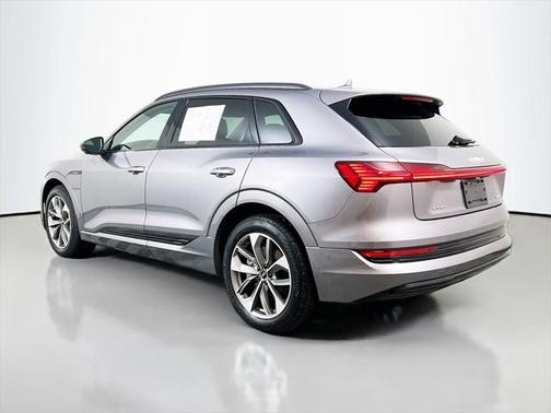 2021 Audi e-tron Premium Plus