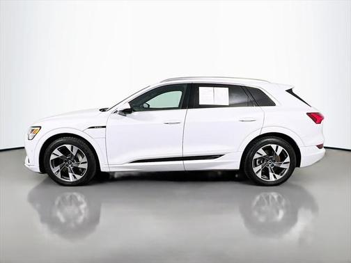 2021 Audi e-tron Premium Plus