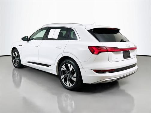 2021 Audi e-tron Premium Plus