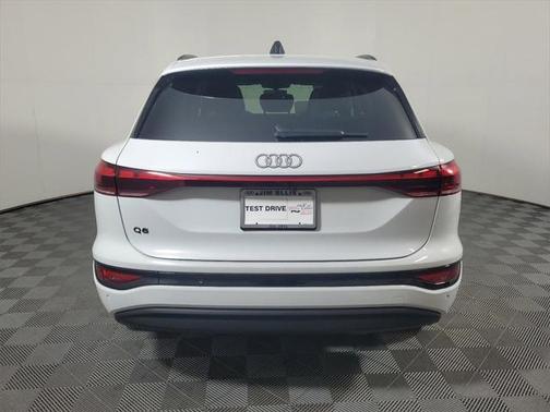 2025 Audi Q6 e-tron Premium Plus quattro