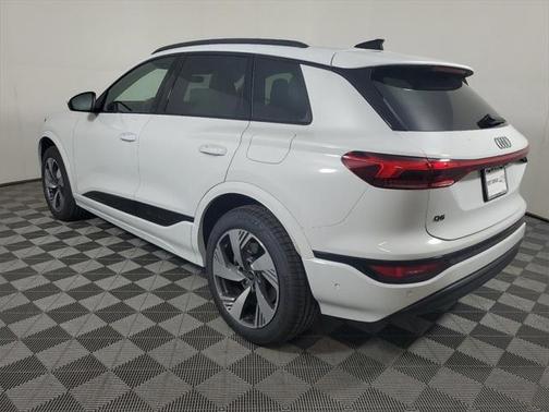 2025 Audi Q6 e-tron Premium Plus quattro