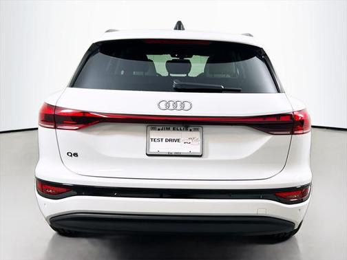 2025 Audi Q6 e-tron Premium Plus quattro