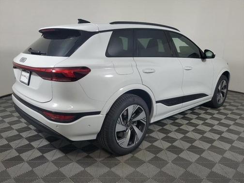 2025 Audi Q6 e-tron Premium Plus quattro