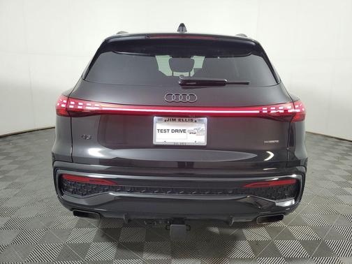 Mythos Black Metallic 2026 Audi Q5 Premium Plus TFSI quattro S tronic